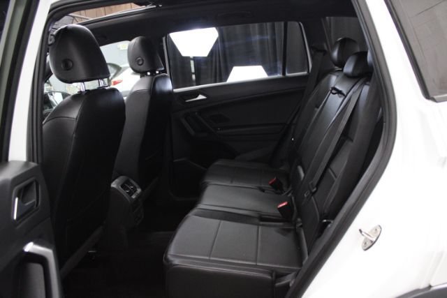Used 2019 Volkswagen Tiguan SEL Premium R-Line AWD/4WD image 23