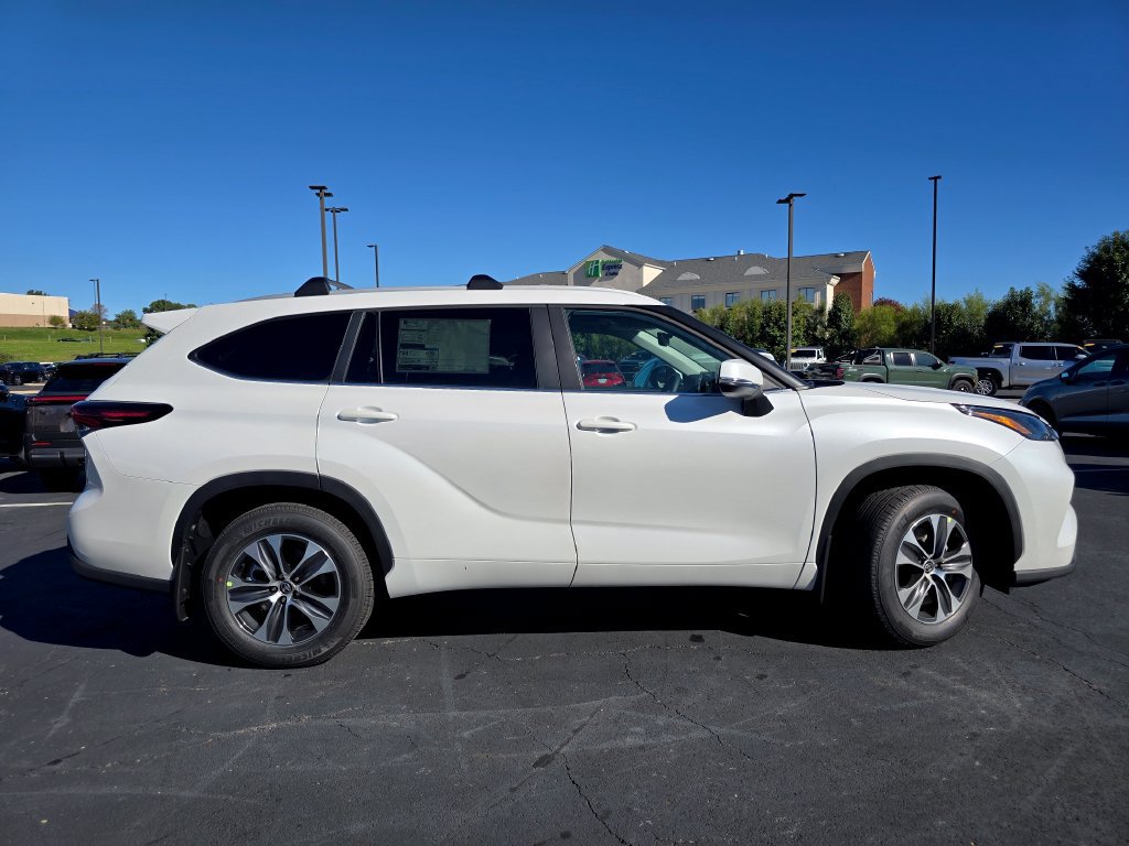 New 2026 Toyota Highlander XLE AWD/4WD image 9