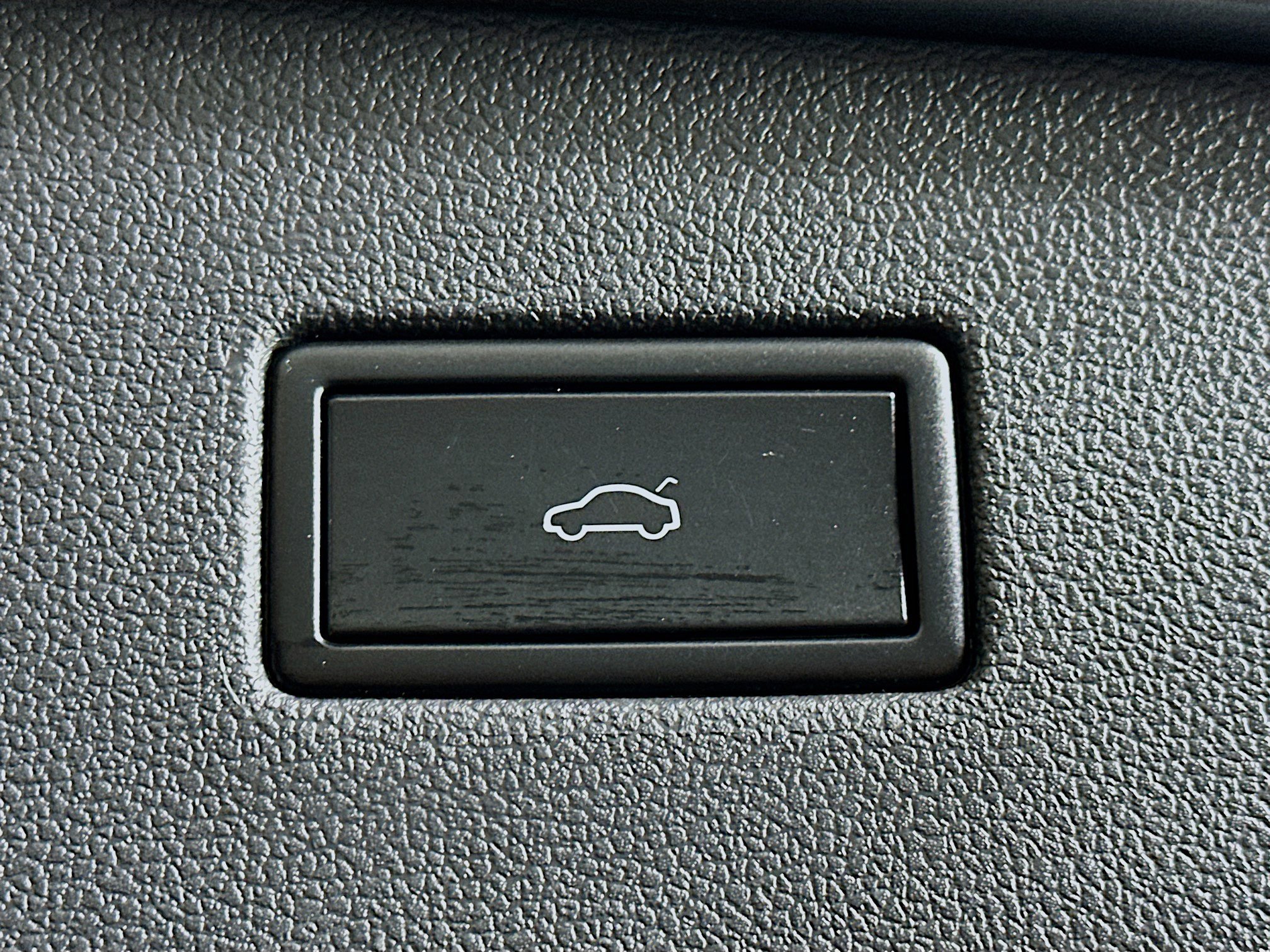 Used 2020 Volkswagen Tiguan SEL w/ 3rd Row Seat Package image 31