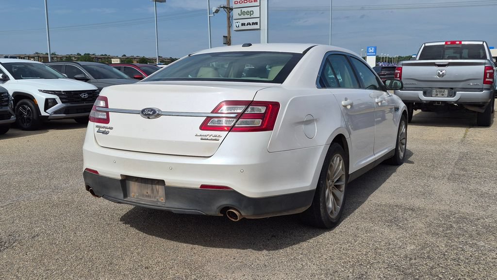 Used 2017 Ford Taurus Limited FWD image 3