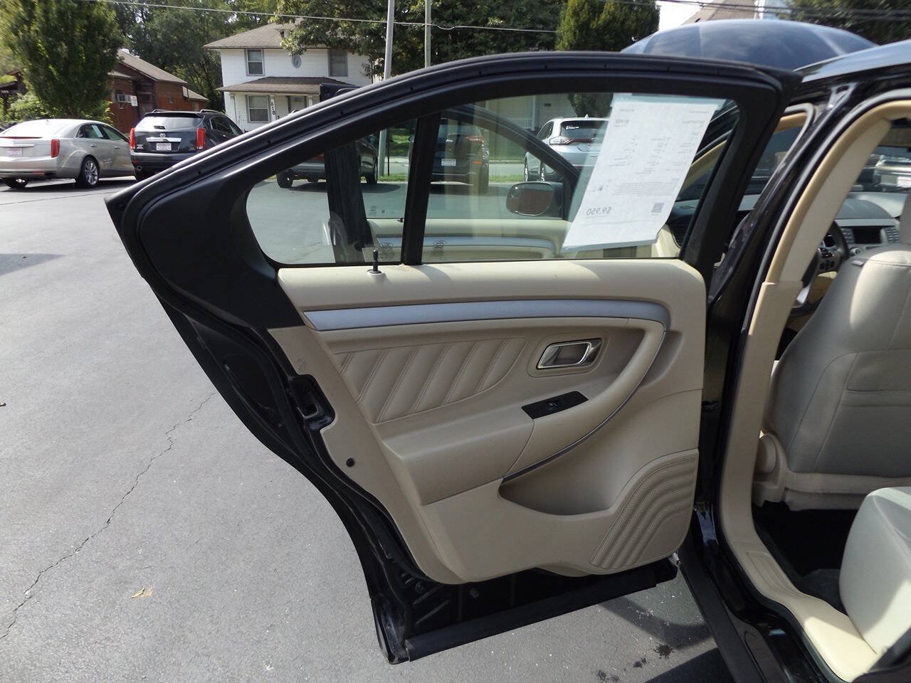 Used 2017 Ford Taurus SE FWD image 19