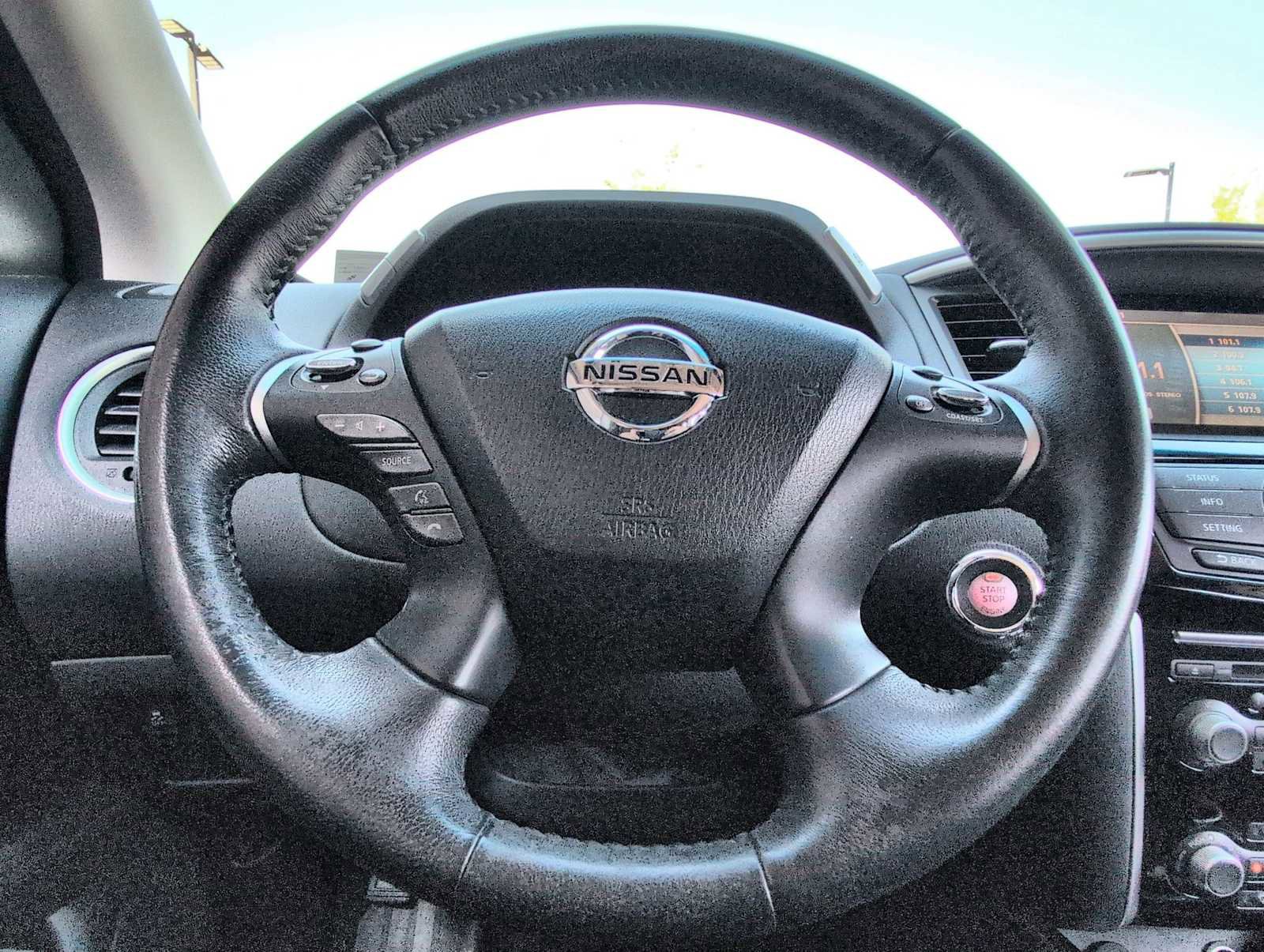 Used 2014 Nissan Pathfinder SV image 22