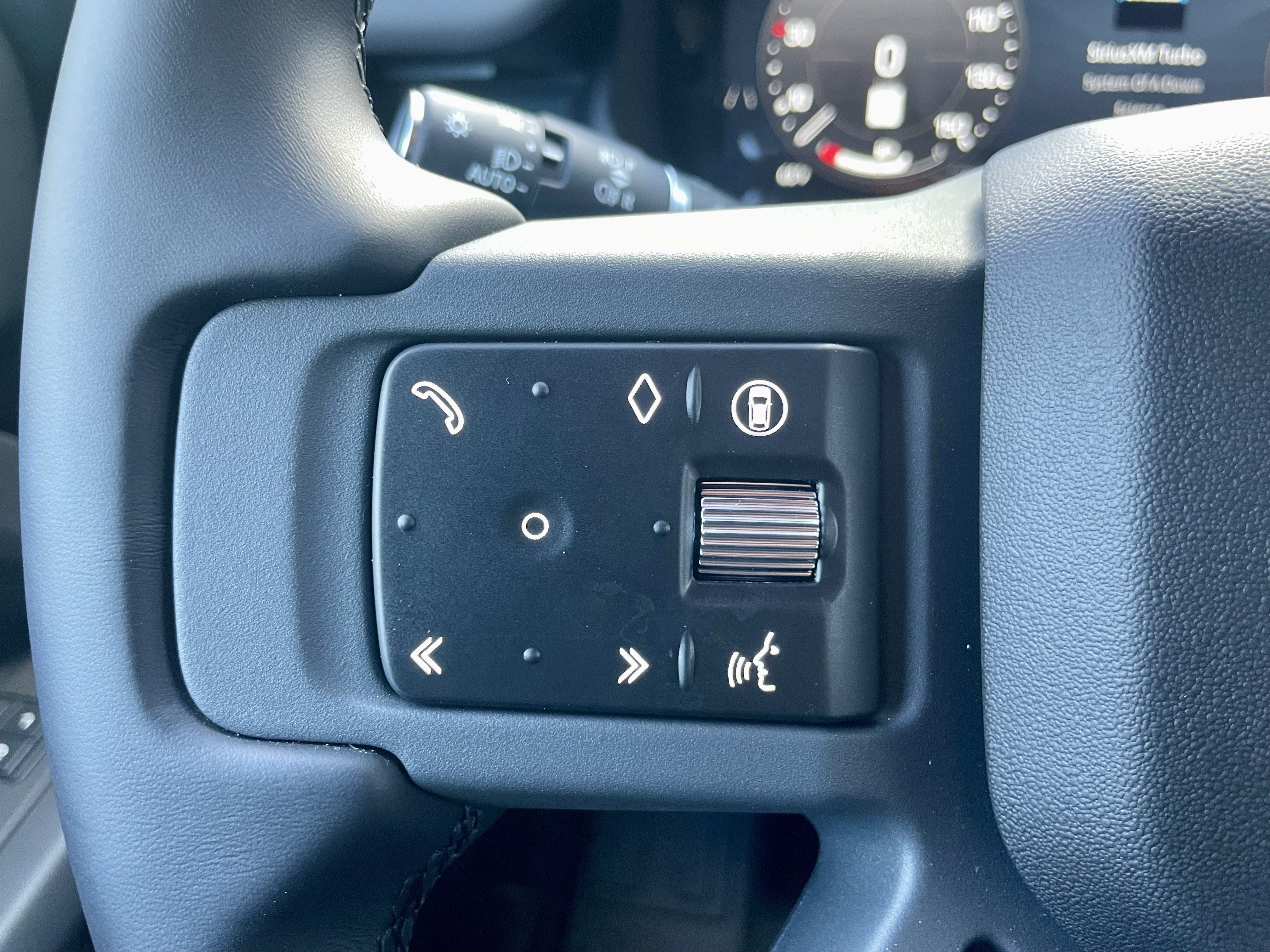New 2026 Land Rover Defender 130 X-Dynamic SE AWD/4WD image 23