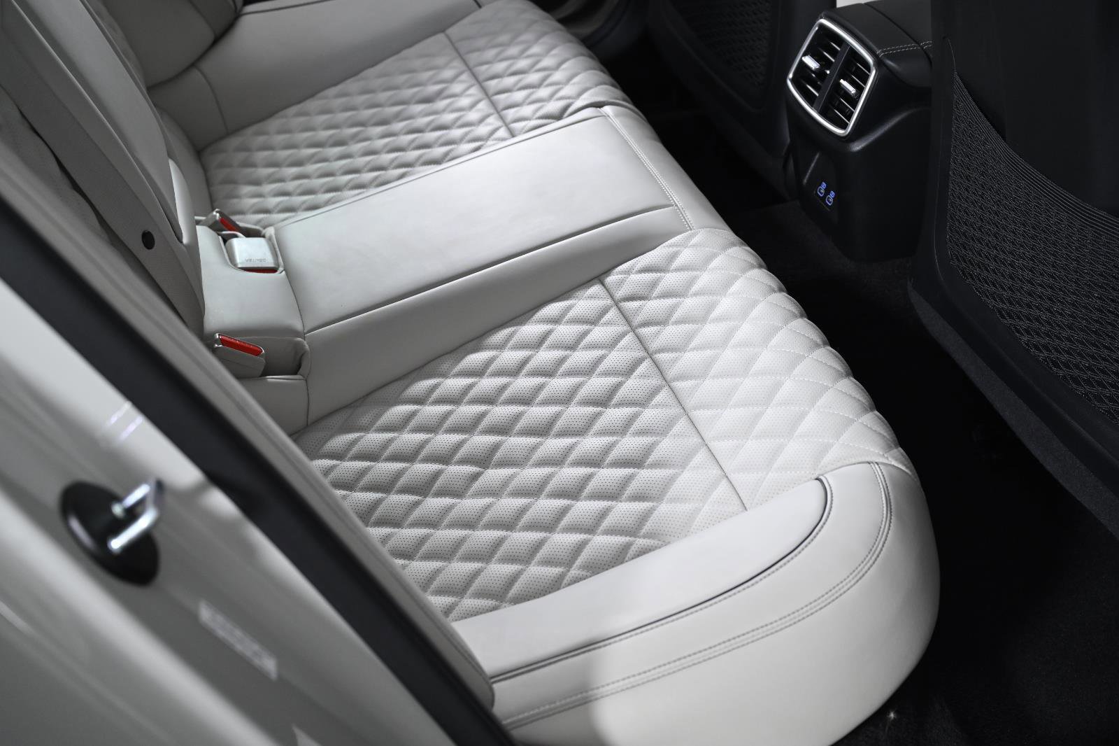 Used 2024 Genesis G70 3.3T Advanced w/ Sport Prestige Package image 34