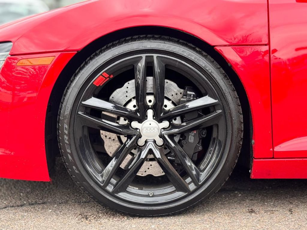Used 2015 Audi R8 V8 w/ Extended Leather Package AWD/4WD image 12