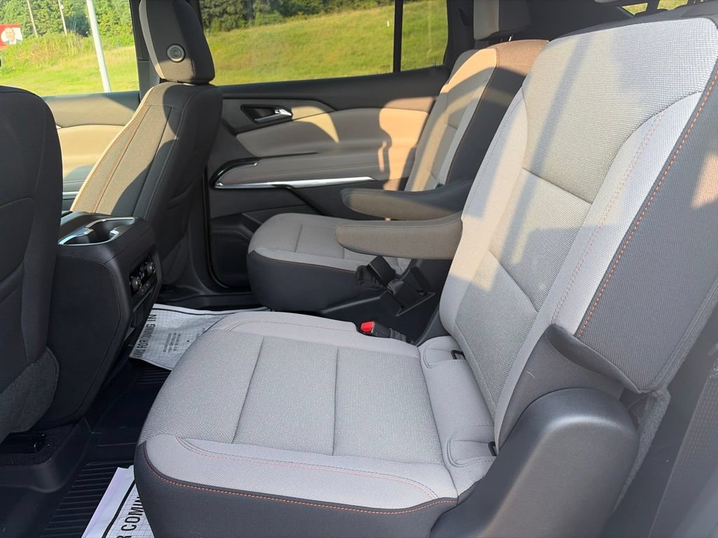 New 2026 Chevrolet Traverse LT w/ Driver Confidence Package AWD/4WD image 32