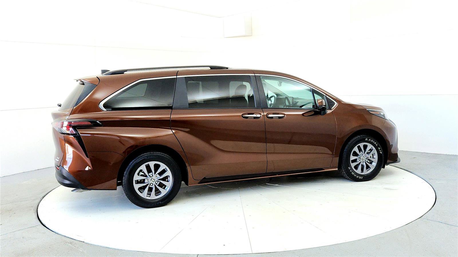 Certified 2024 Toyota Sienna XLE image 6