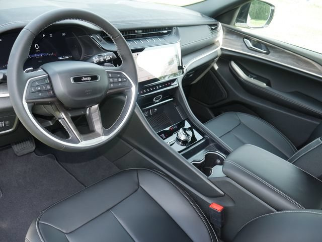 New 2027 Jeep Grand Cherokee Limited AWD/4WD image 17