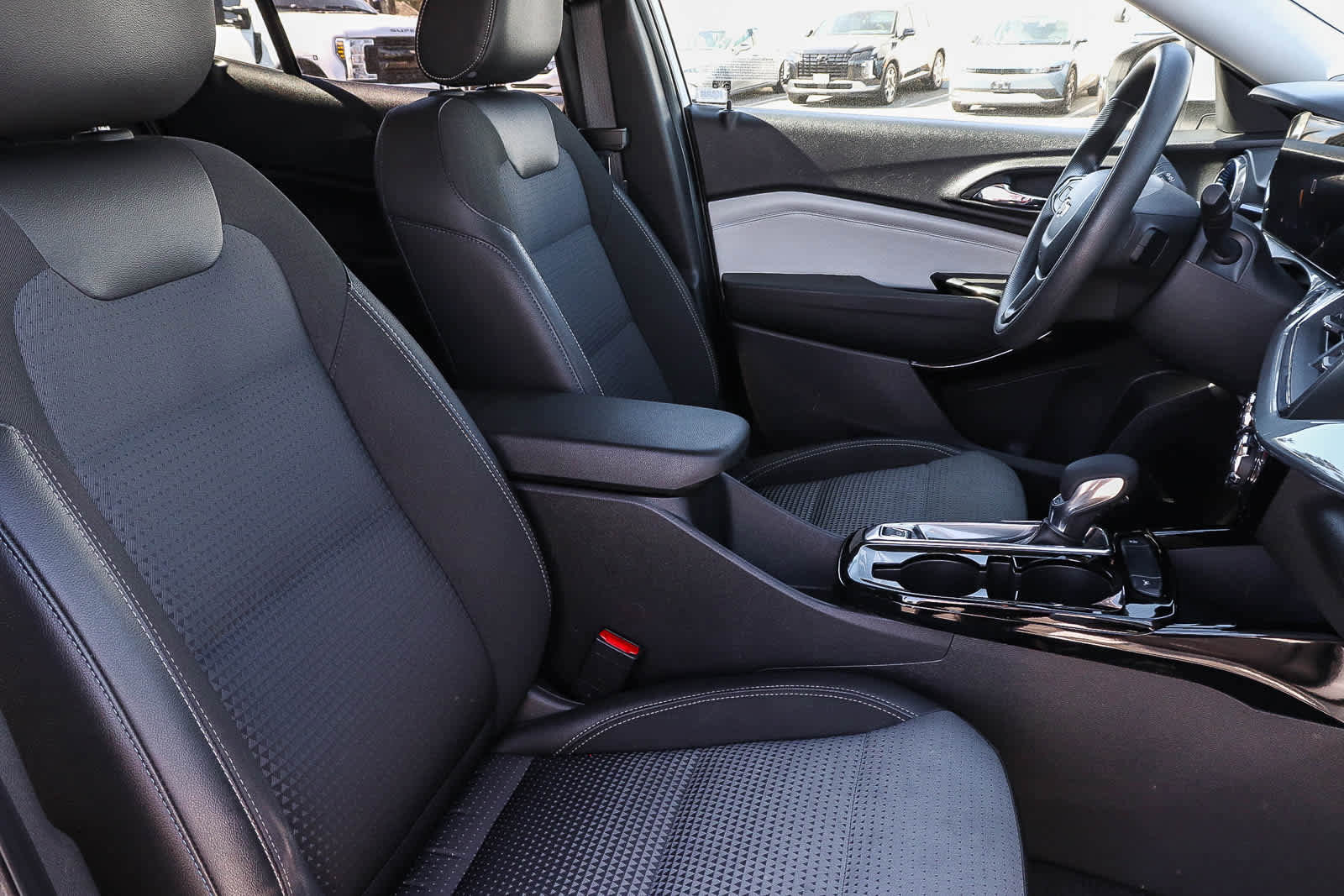 Used 2024 Chevrolet Trax LT image 22