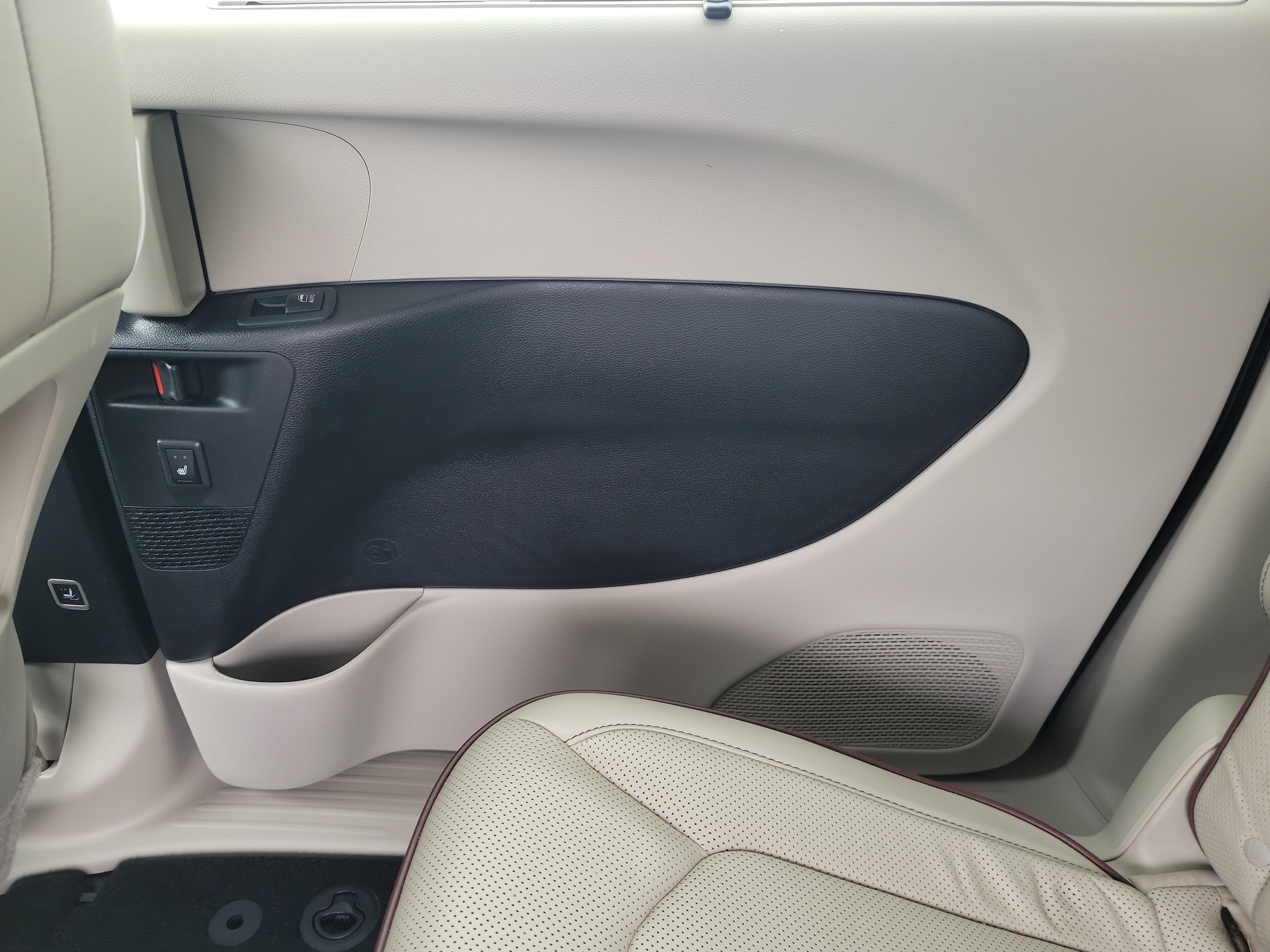 Used 2019 Chrysler Pacifica Limited FWD image 14