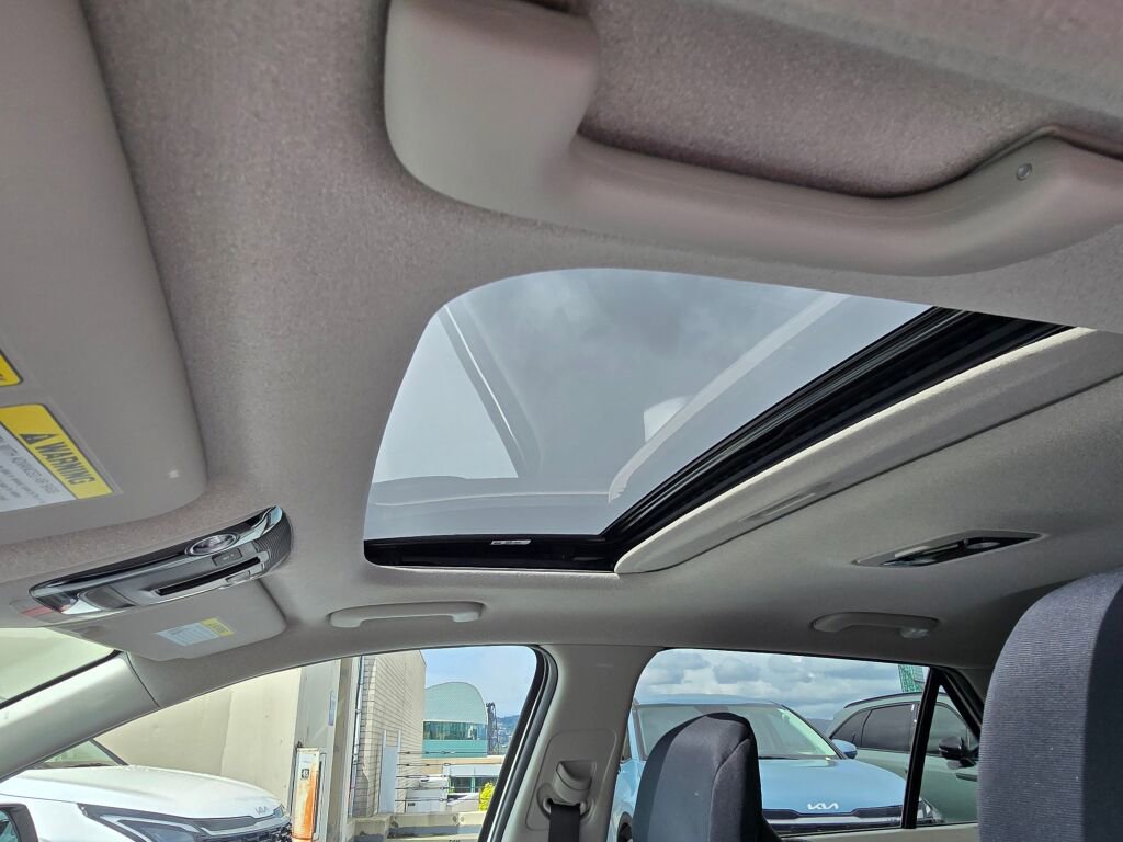 Used 2024 Kia Niro Wave w/ Wave Preserve Package image 22