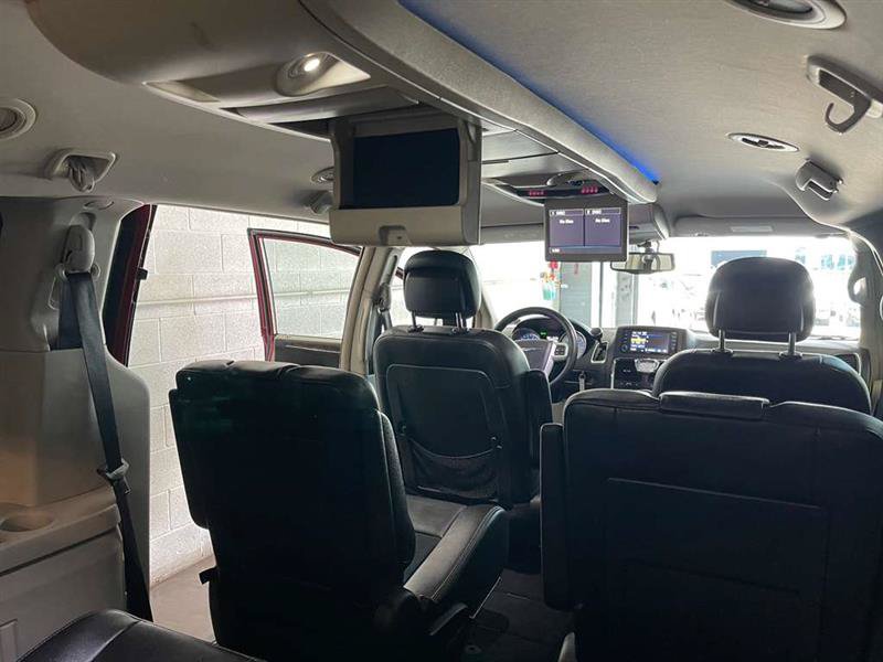 Used 2015 Chrysler Town & Country Touring-L w/ Driver Convenience Group FWD image 46