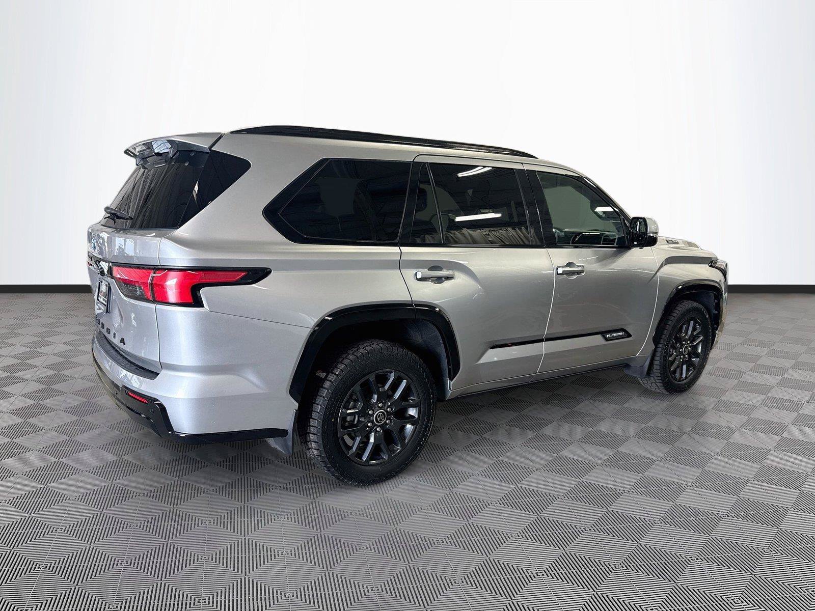 Used 2023 Toyota Sequoia Platinum AWD/4WD image 7