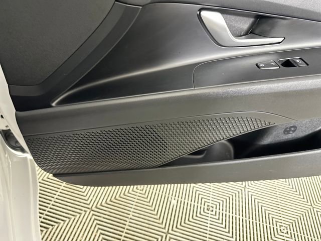 Used 2021 Hyundai Elantra SE image 29