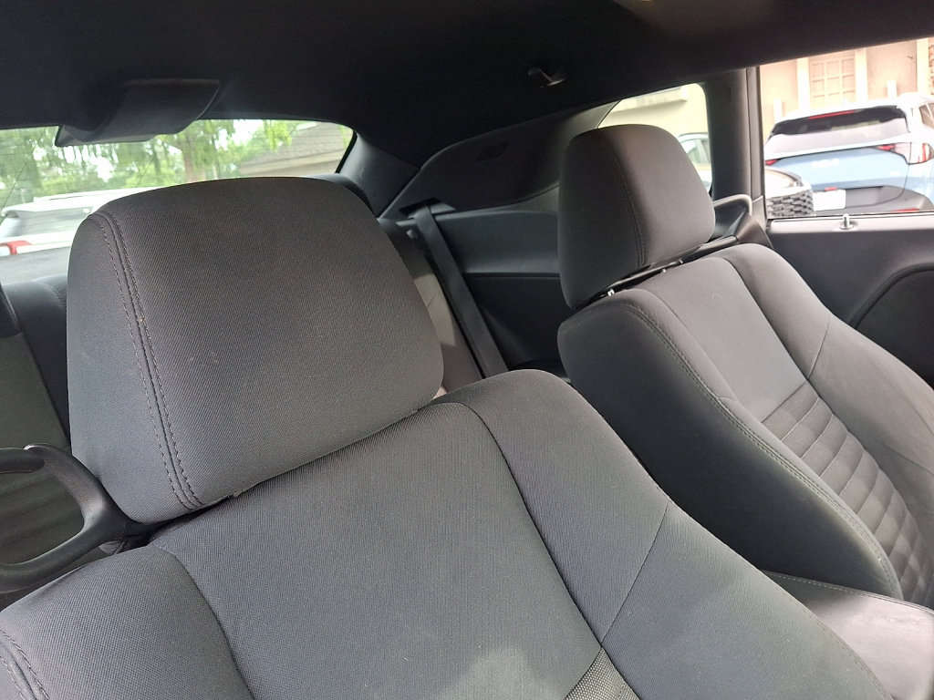 Used 2014 Dodge Challenger SXT RWD image 13