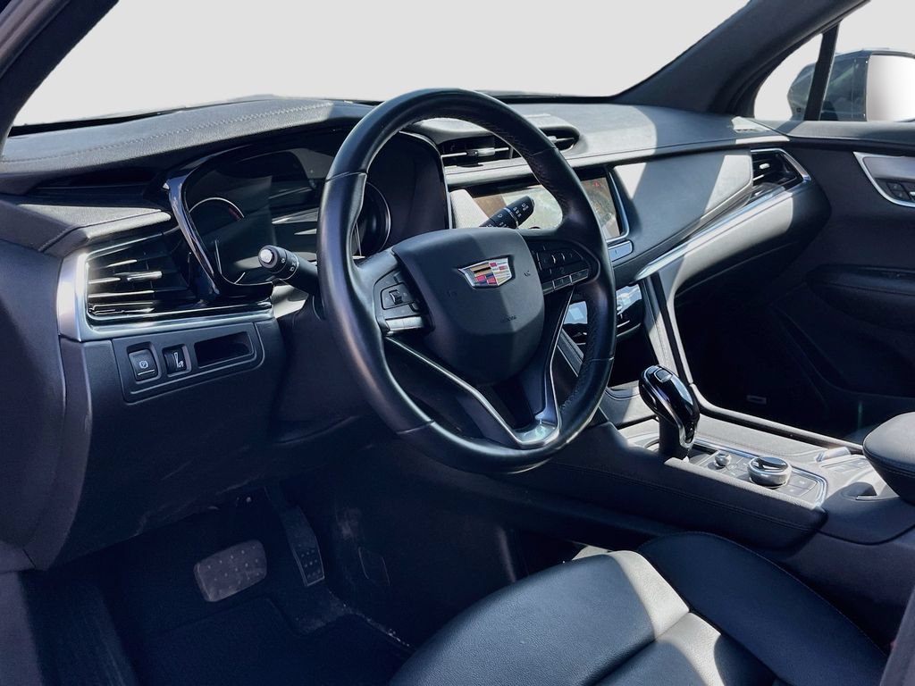 Used 2025 Cadillac XT6 Luxury FWD image 9