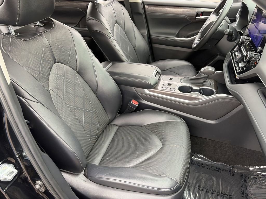 Used 2023 Toyota Highlander Platinum FWD image 26