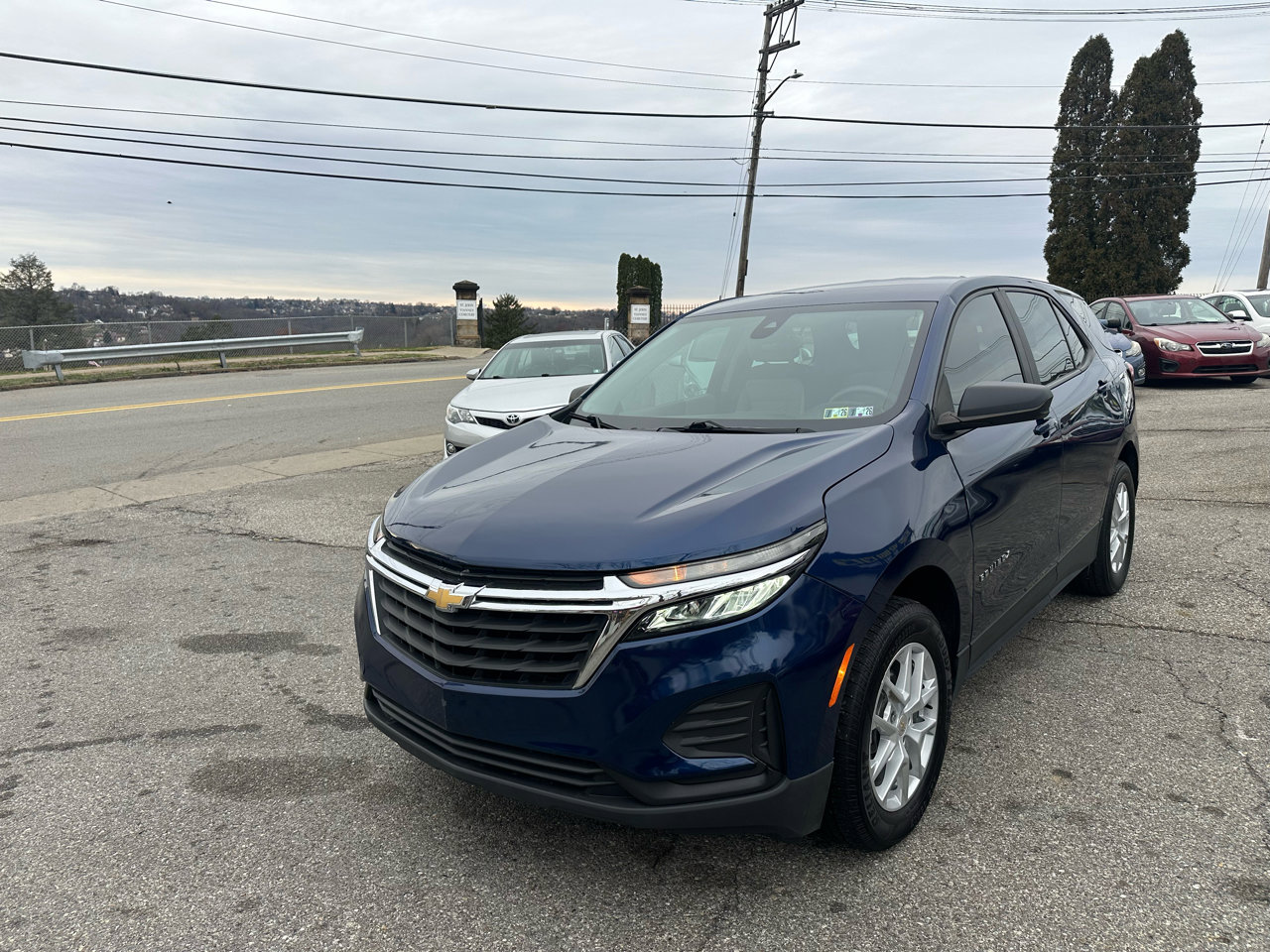 Used 2022 Chevrolet Equinox LS image 2
