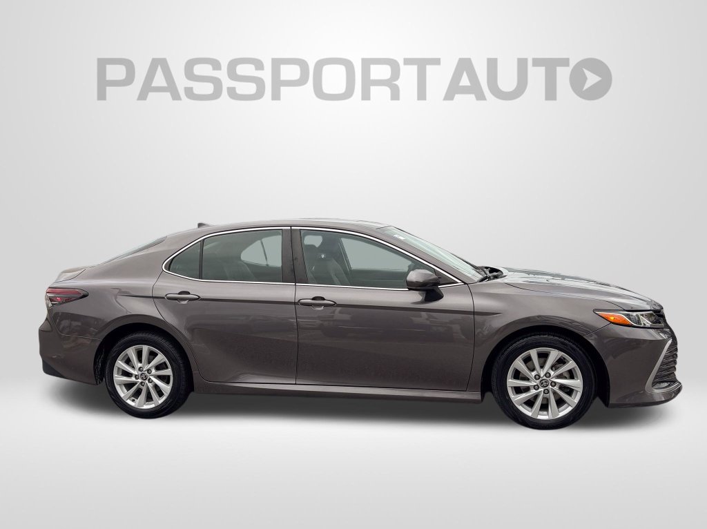 Used 2022 Toyota Camry LE FWD image 9
