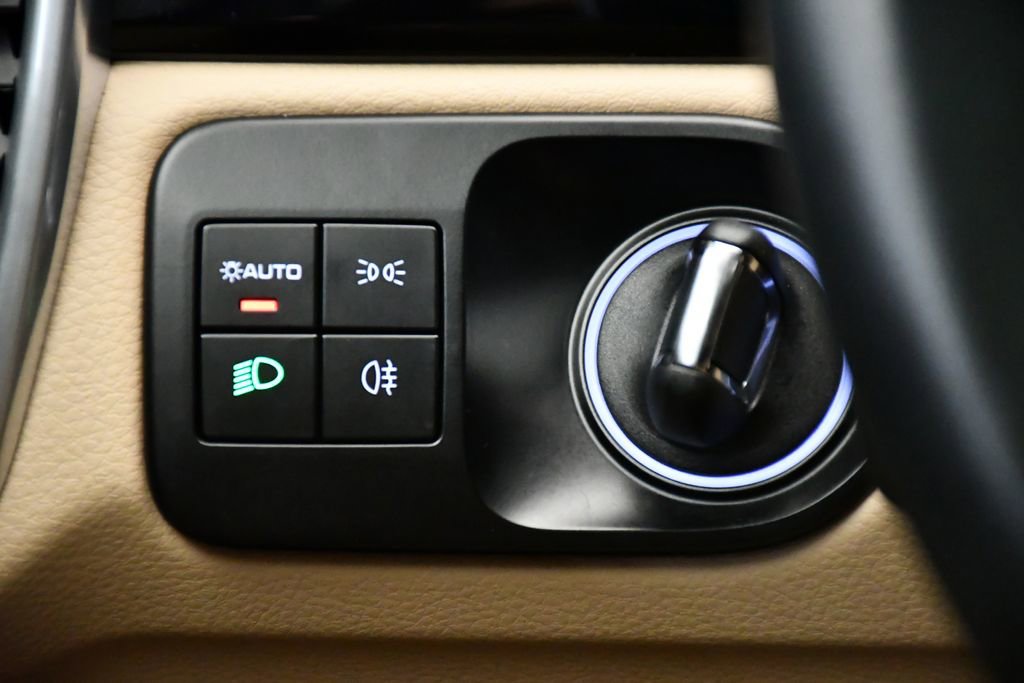 Used 2022 Porsche Cayenne Platinum Edition image 24