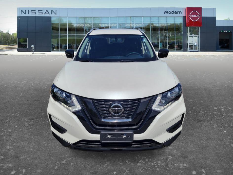 Used 2018 Nissan Rogue SV w/ Premium Package image 2