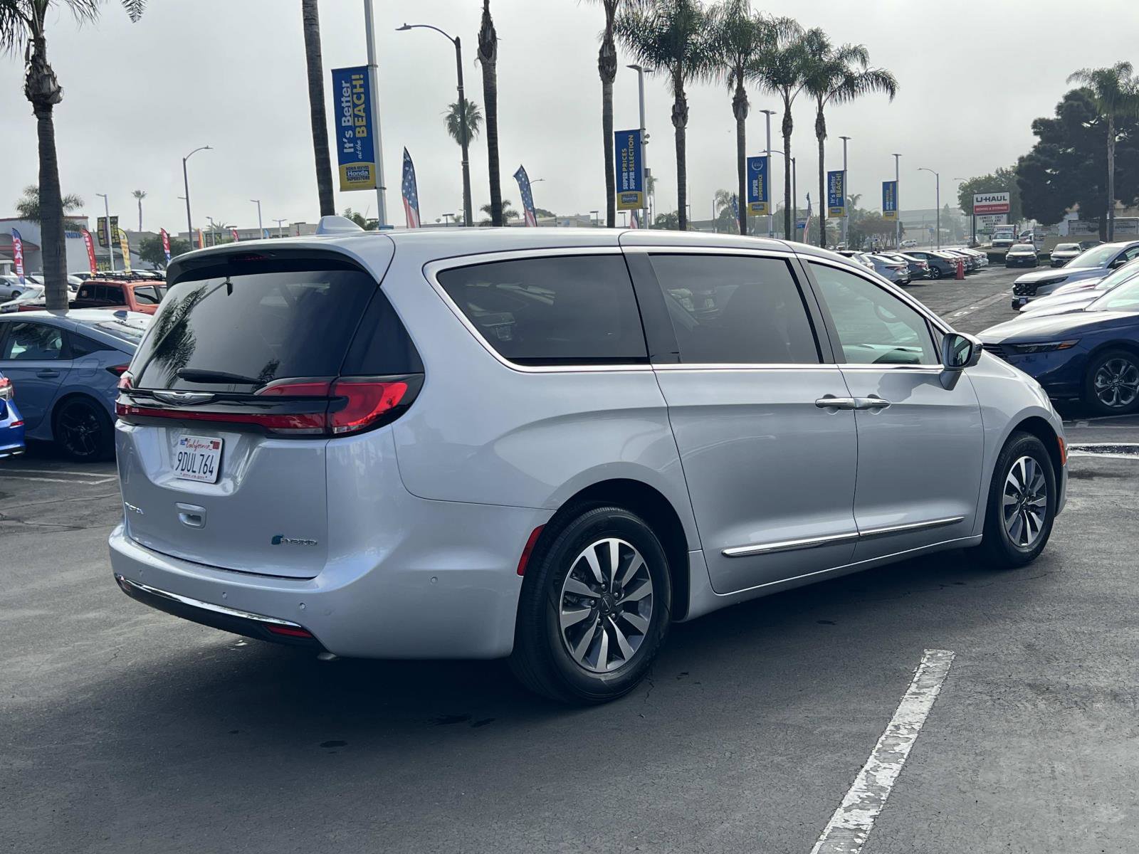 Used 2022 Chrysler Pacifica Limited w/ Uconnect Theater Family Group image 29