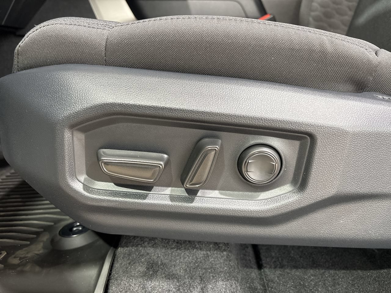 New 2026 Toyota Tundra SR5 w/ SR5 Convenience Package RWD image 12