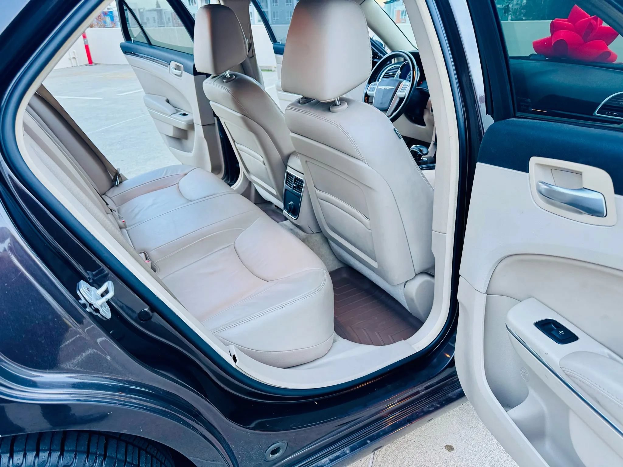 Used 2012 Chrysler 300 Limited RWD image 23