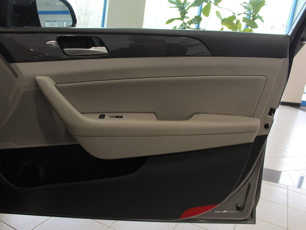 Used 2019 Hyundai Sonata Limited image 25