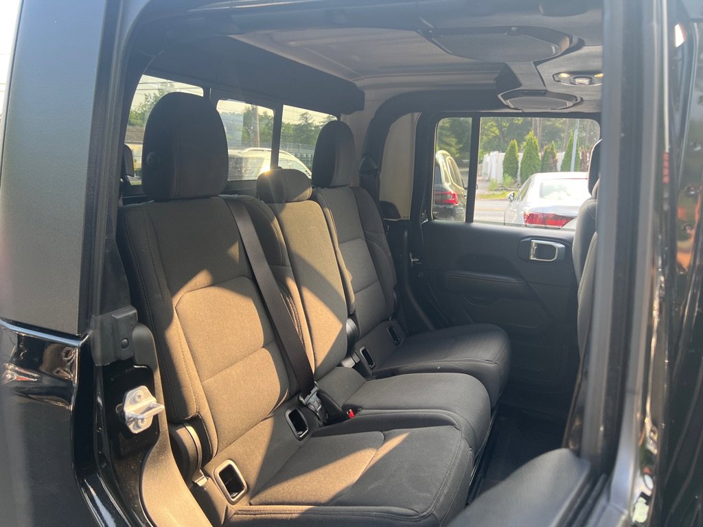 Used 2021 Jeep Gladiator Overland image 17