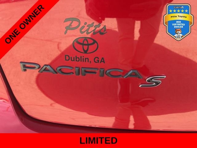 Used 2025 Chrysler Pacifica Limited image 10