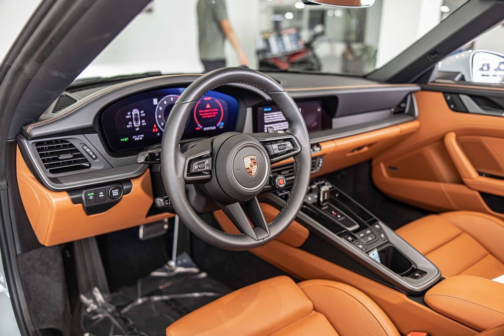 Used 2025 Porsche 911 Carrera image 18