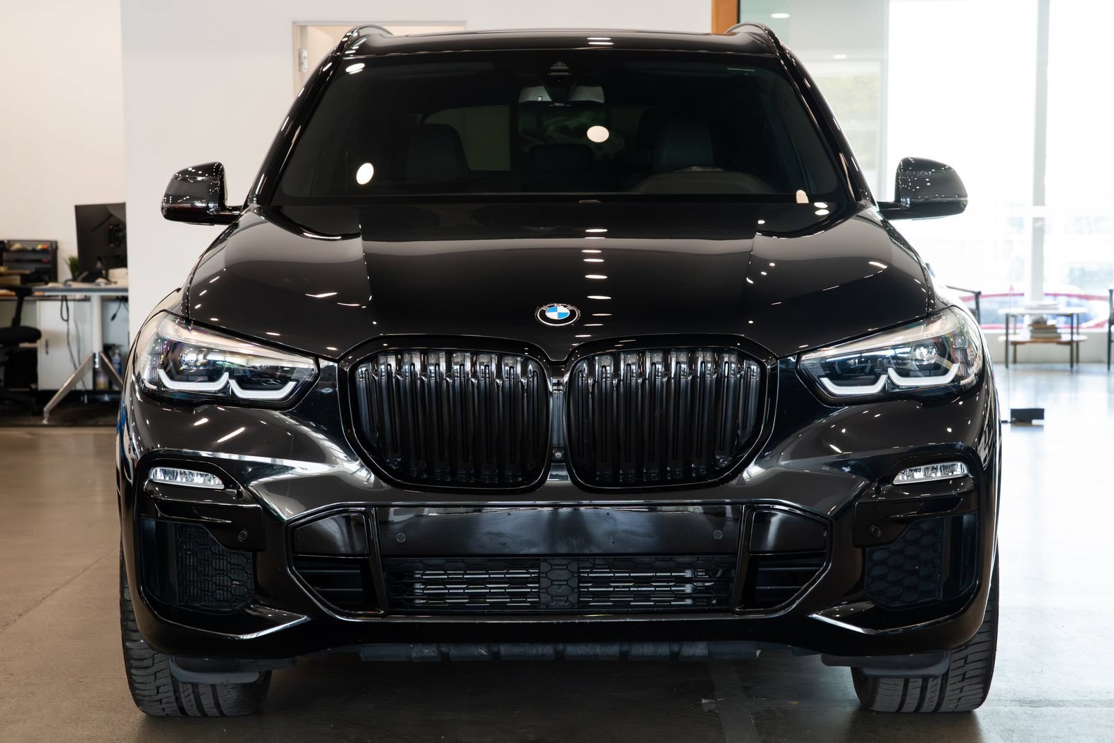 Used 2021 BMW X5 xDrive40i w/ M Sport Package AWD/4WD image 2