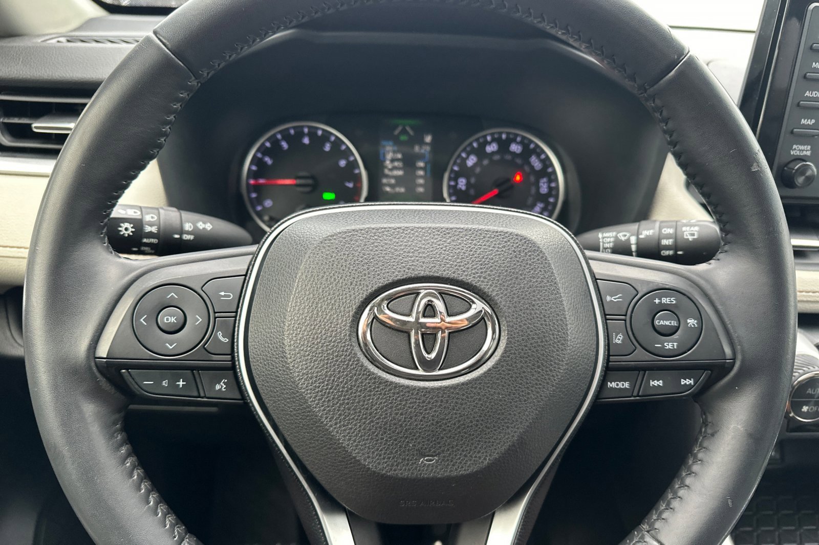 Used 2019 Toyota RAV4 XLE Premium image 25