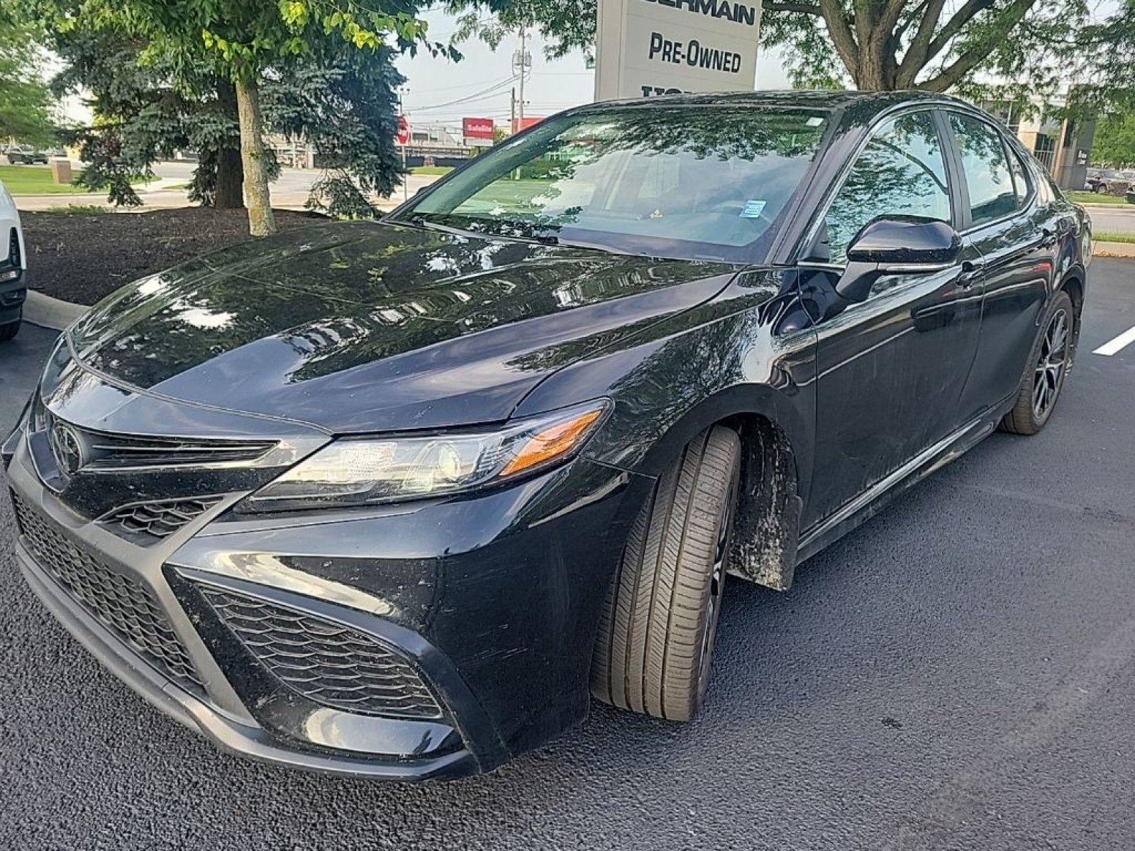 Used 2023 Toyota Camry SE w/ Convenience Package FWD image 2