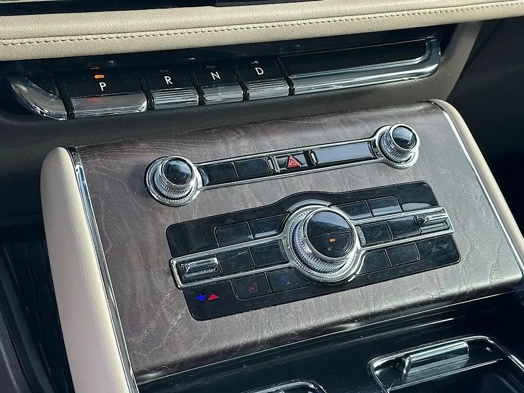 Used 2022 Lincoln Aviator Reserve w/ Equipment Group 201A image 22