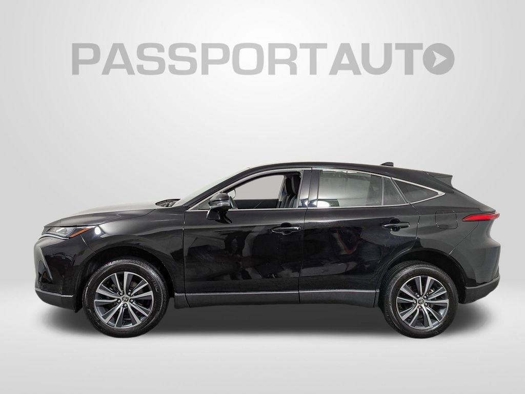 Used 2022 Toyota Venza LE image 2