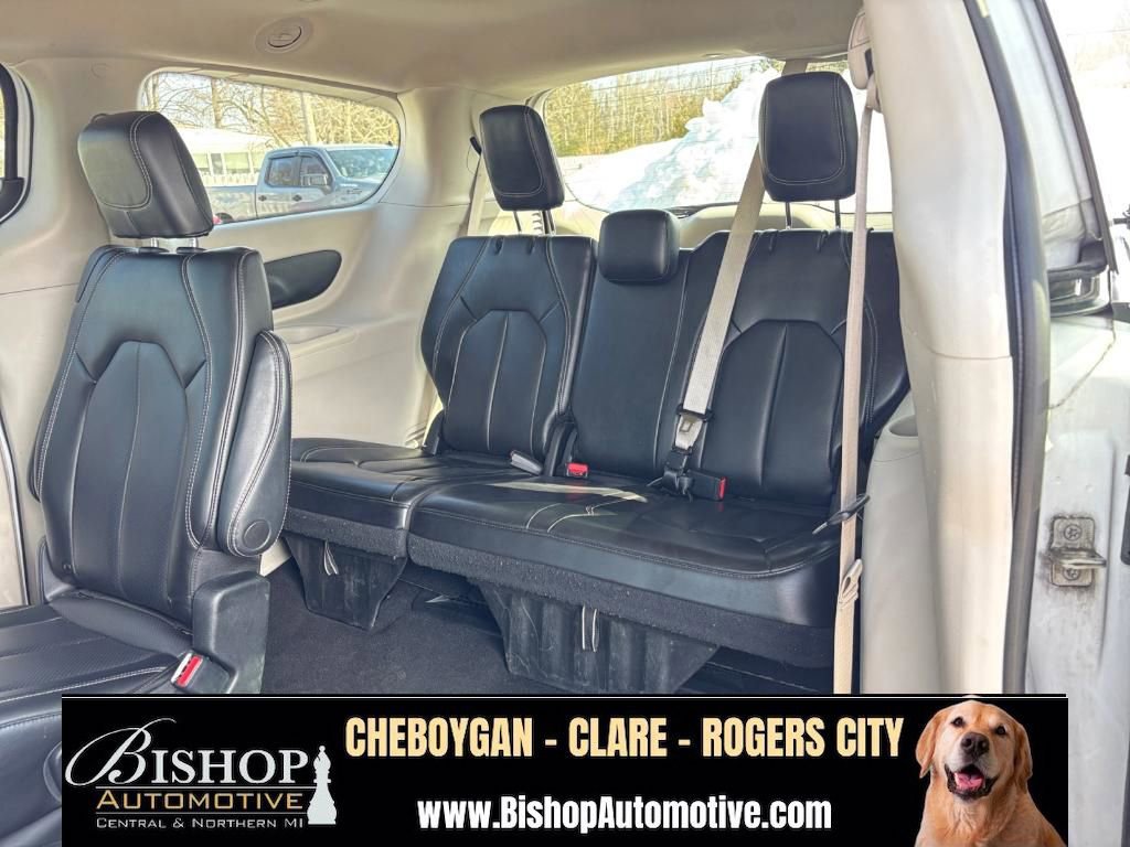 Used 2023 Chrysler Pacifica Touring-L FWD image 33