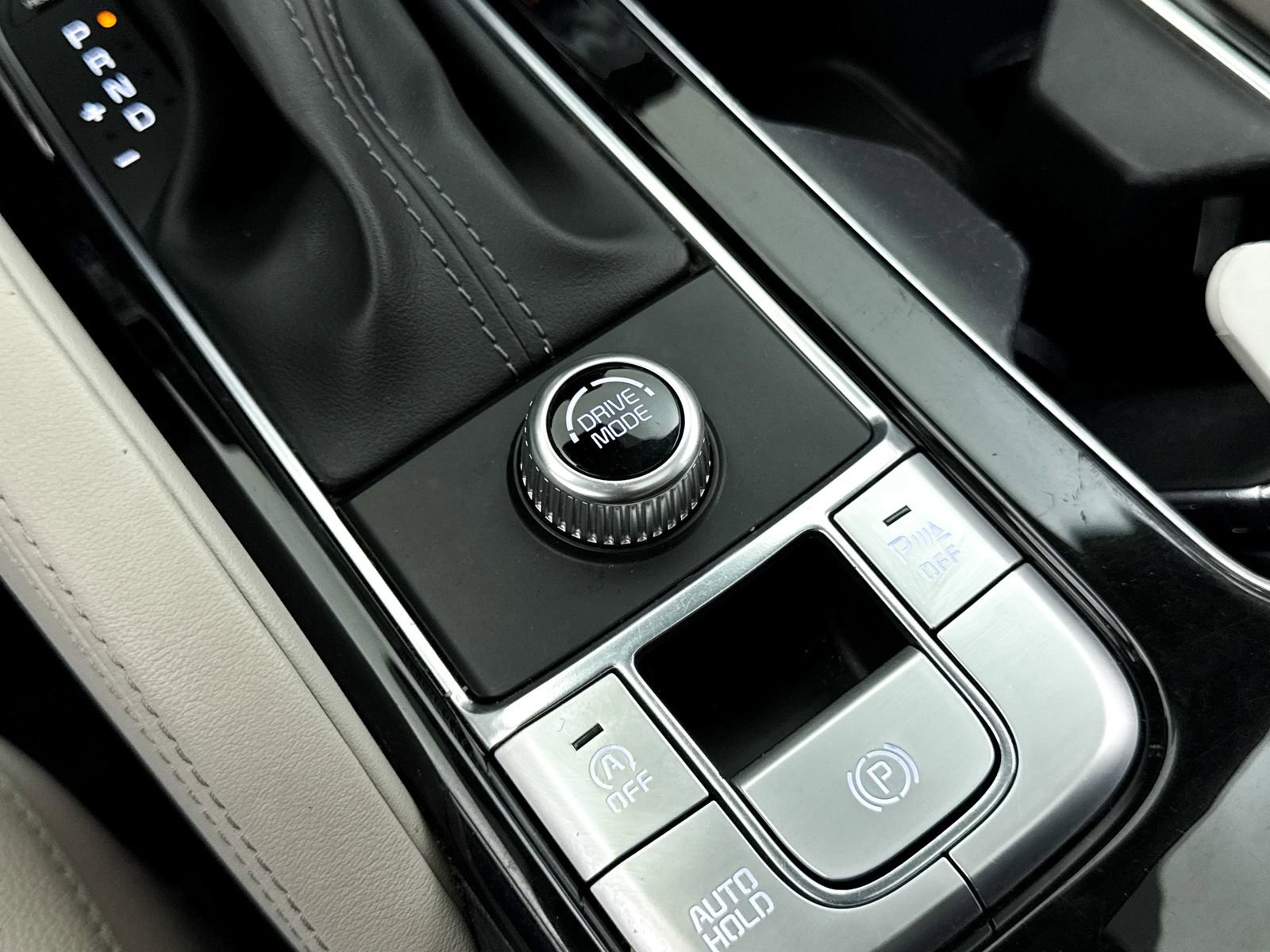 Used 2022 Kia Telluride EX w/ EX Premium Package image 8