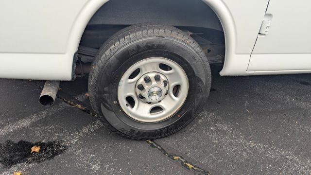 Used 2021 Chevrolet Express 2500 w/ Driver Convenience Package image 12