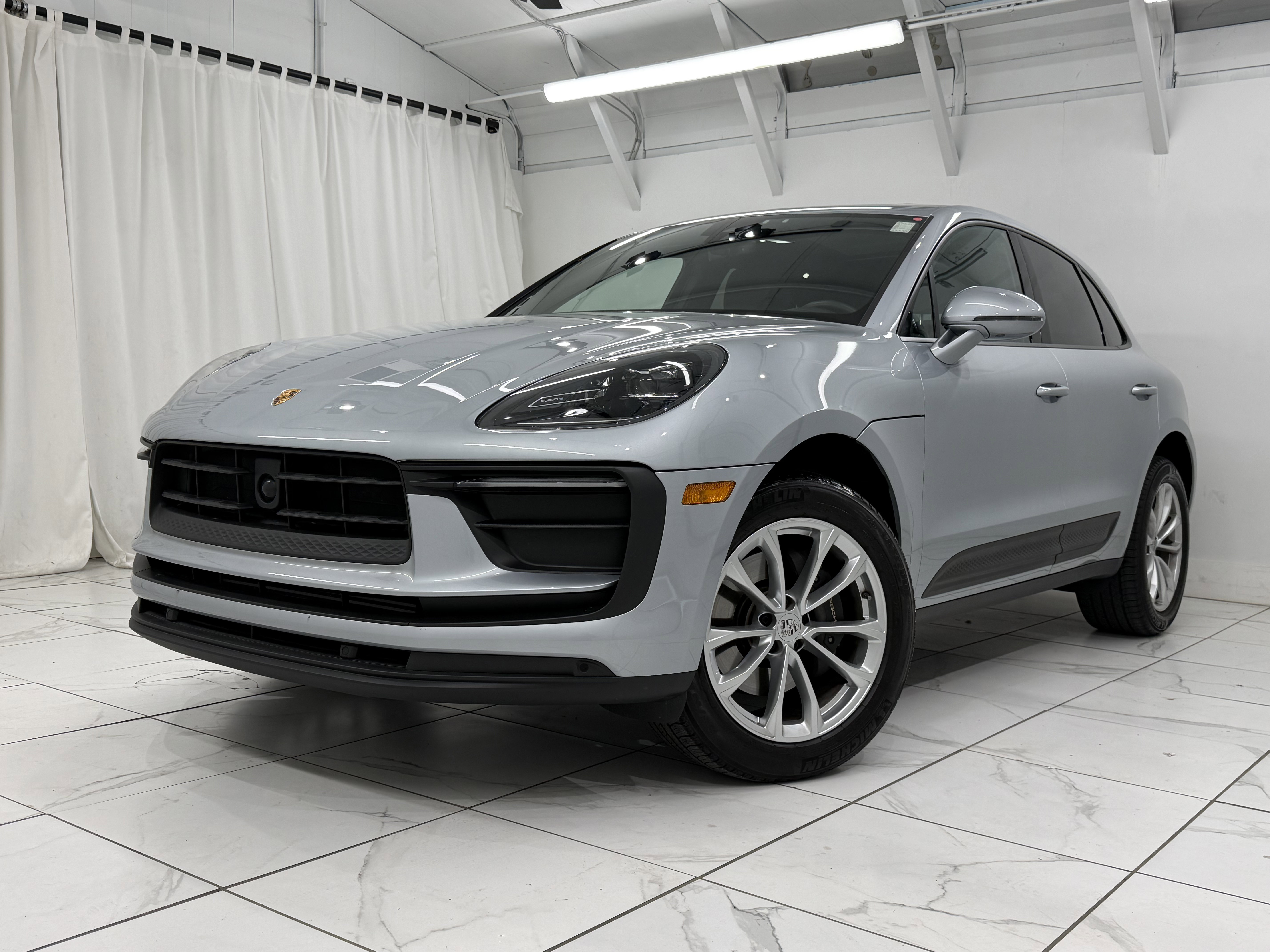 Certified 2025 Porsche Macan image 7