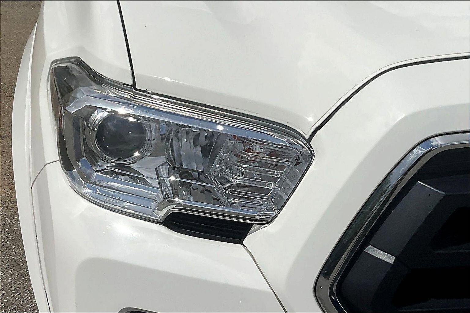 Used 2022 Toyota Tacoma SR5 w/ Technology Package RWD image 29