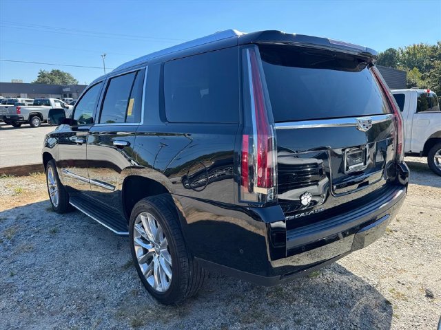 Used 2018 Cadillac Escalade Luxury AWD/4WD image 2