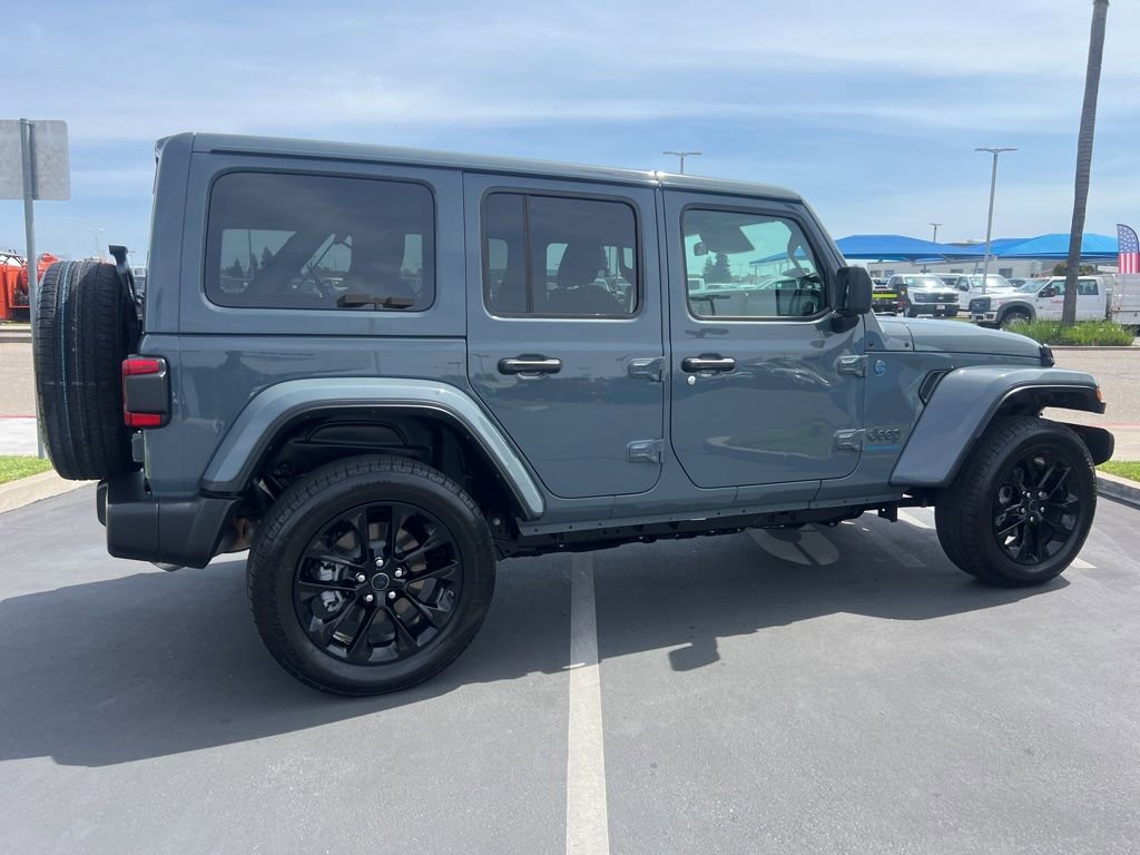 Used 2025 Jeep Wrangler Unlimited Sahara w/ Safety Group AWD/4WD image 17