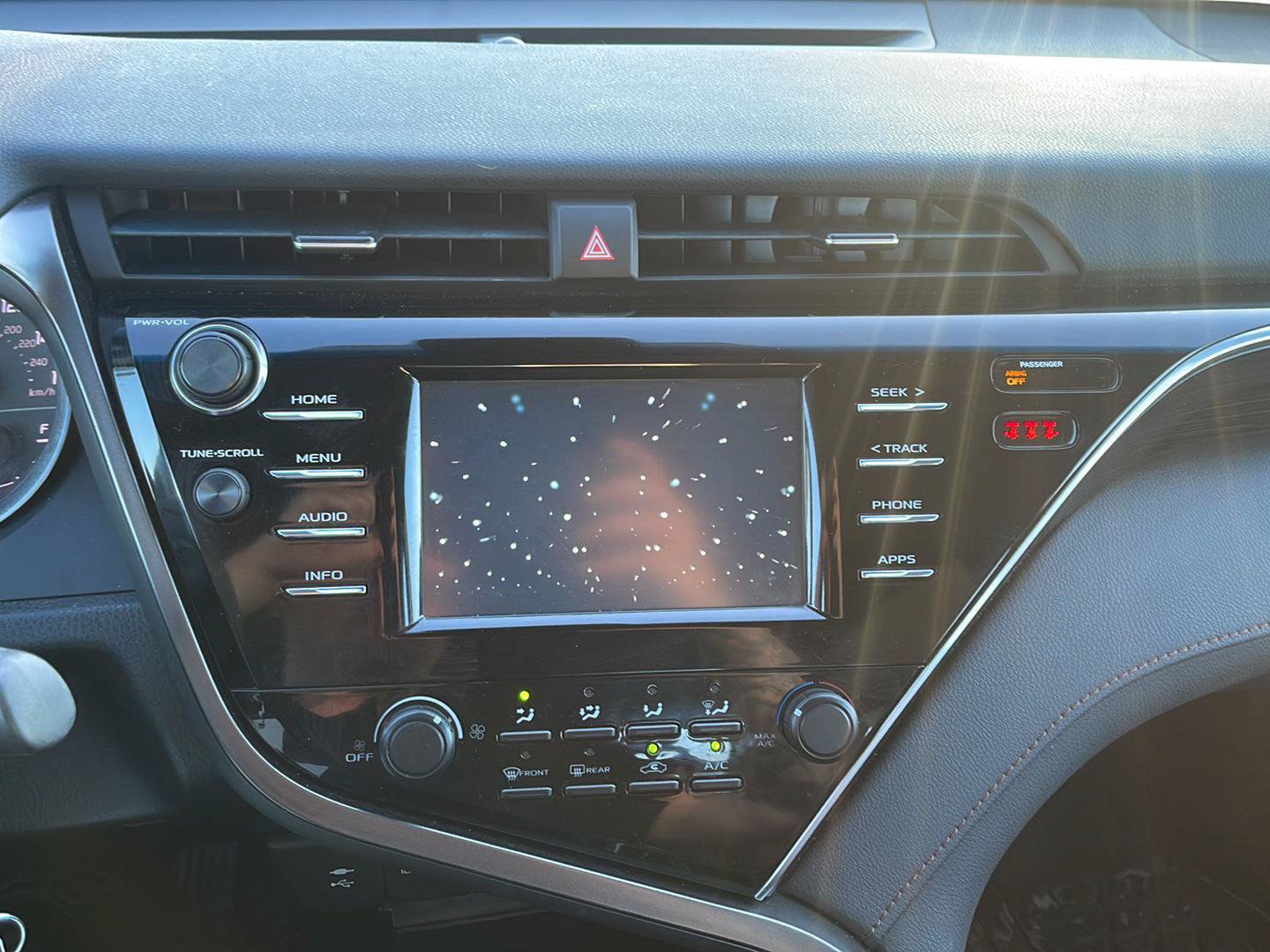 Used 2018 Toyota Camry LE FWD image 9