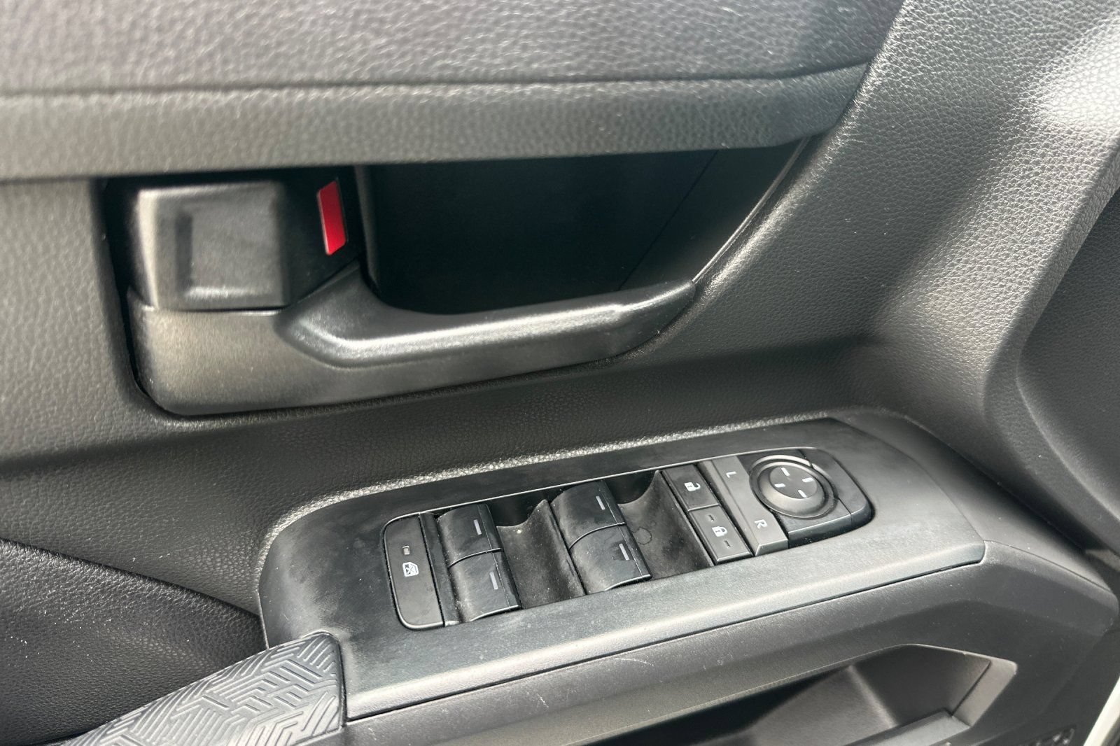 Used 2024 Toyota Tacoma SR5 AWD/4WD image 11