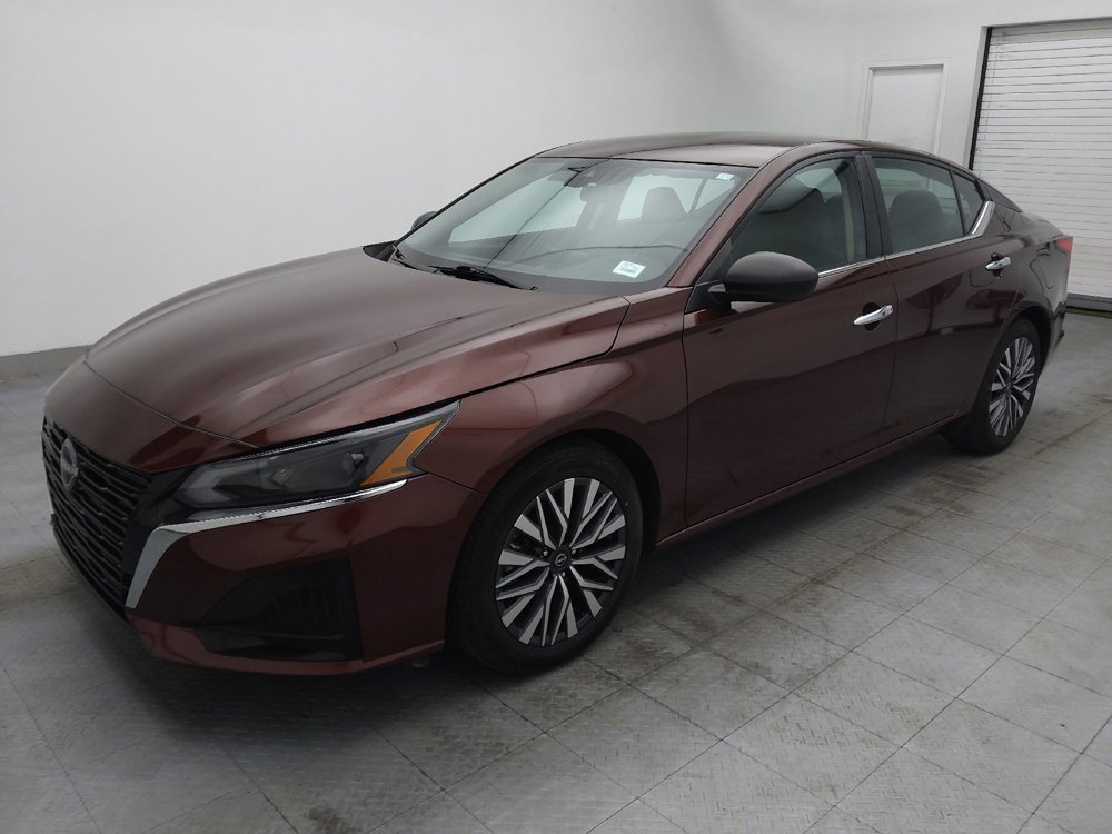 Used 2024 Nissan Altima 2.5 SV image 2