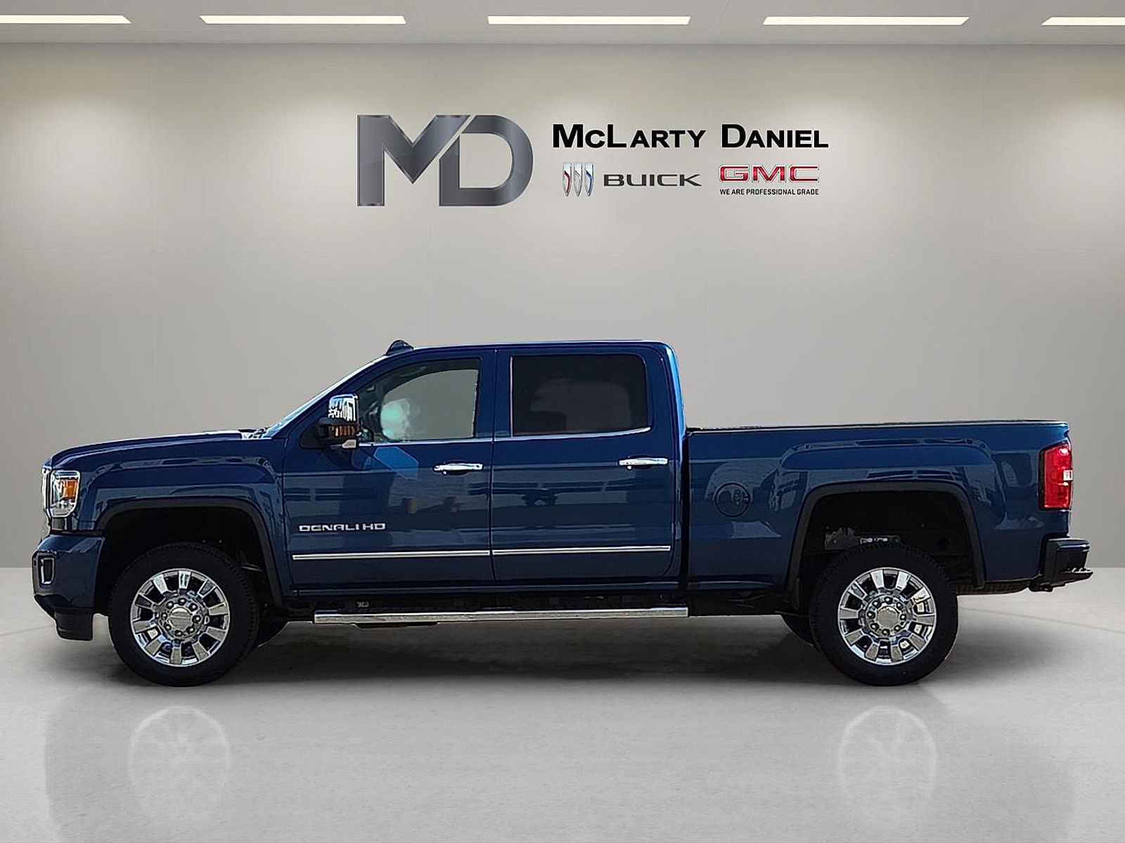 Used 2017 GMC Sierra 2500 Denali image 3
