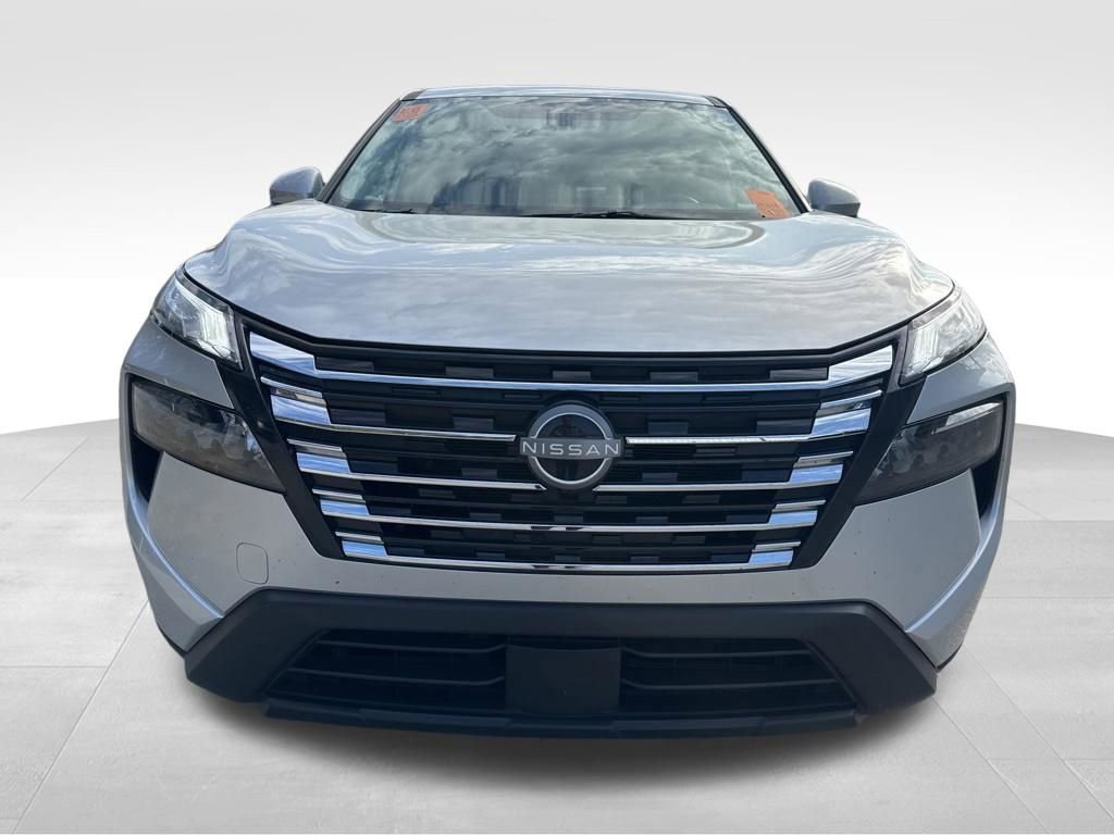 Used 2025 Nissan Rogue SV image 11