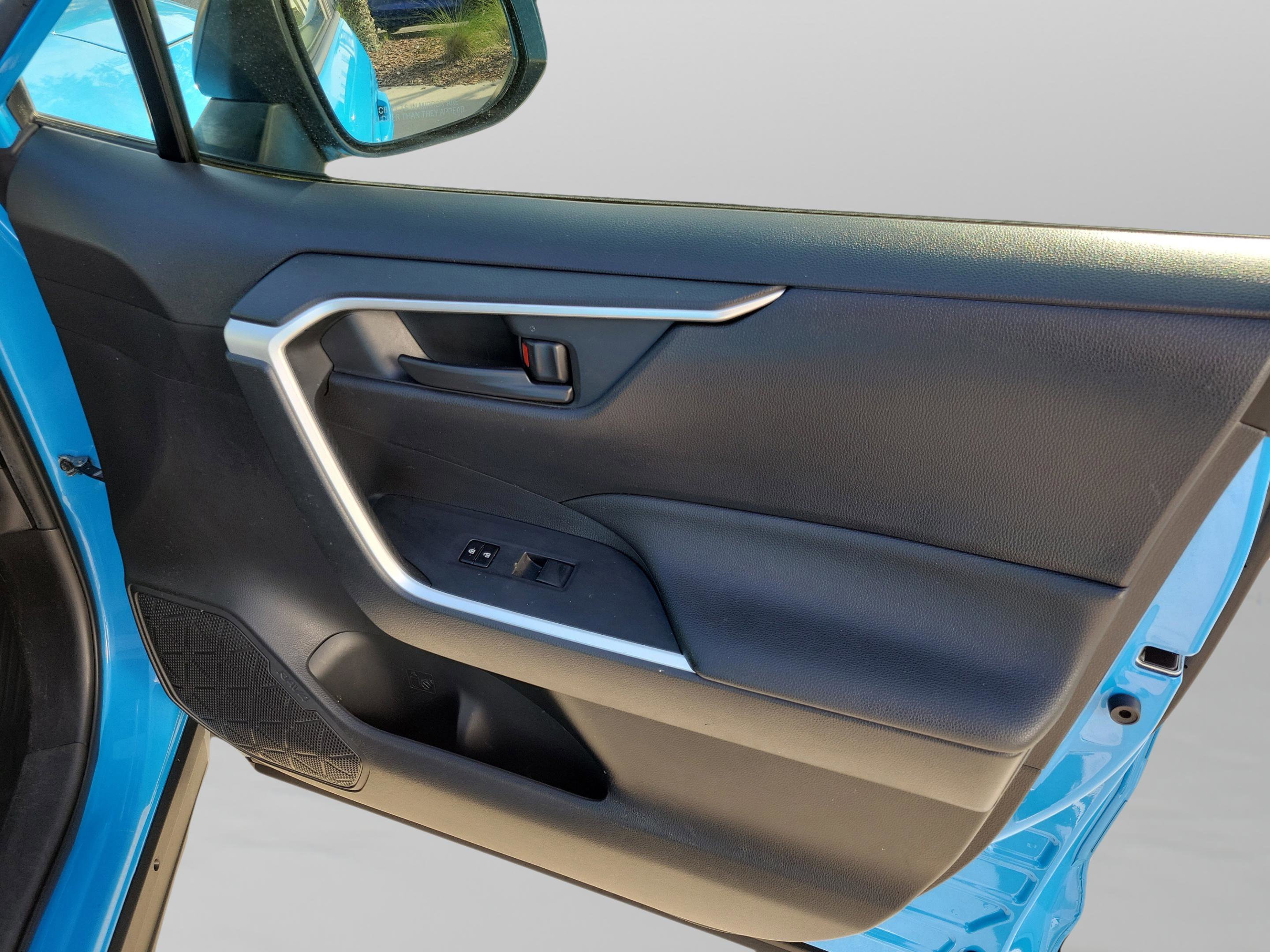 Used 2019 Toyota RAV4 LE w/ All Weather Liner Package AWD/4WD image 10